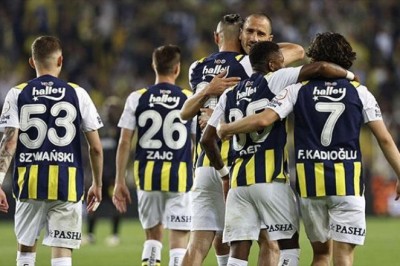 Fenerbahçe'den iki isme 3 yıllık sözleşme