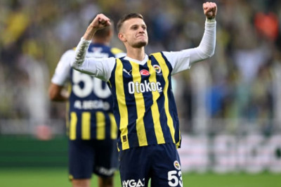 Napoli Yetkilileri, Fenerbahçe'den Sebastian Szymanski'yi Takip Edecek