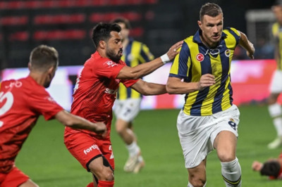 Türk futbol tarihine geçti! Dzeko, 61 yıldır yapılamayanı yaptı