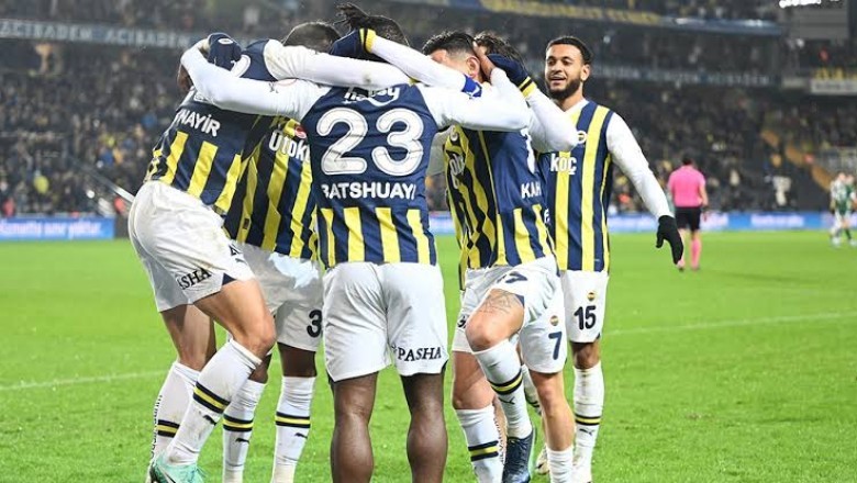 Fenerbahçe'de 9 isim ile yollar ayrılıyor