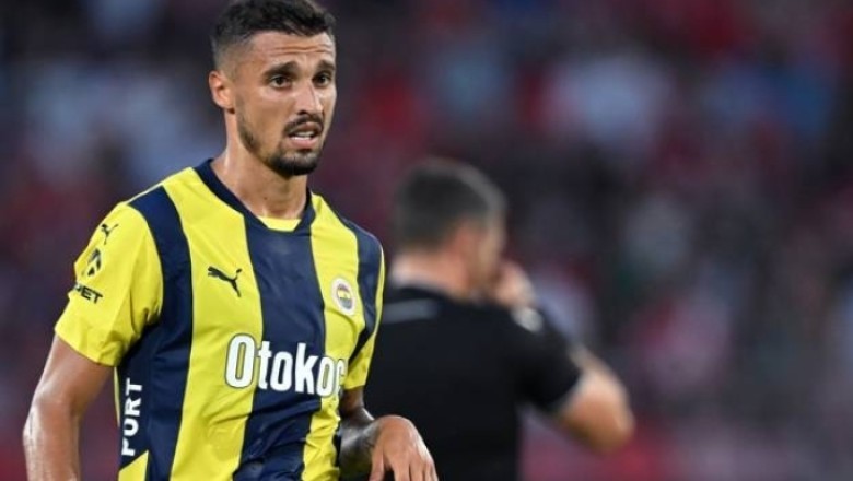 Fenerbahçe taraftarları Krunic'in gidişini kutladı