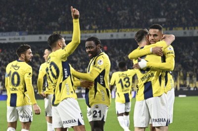 Fenerbahçe, Galatasaray ile puan farkını 3'e indirdi