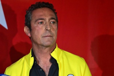 Ali Koç yeni sözleşme uzatıyor o İngiltere'ye gitmek için bahane arıyor