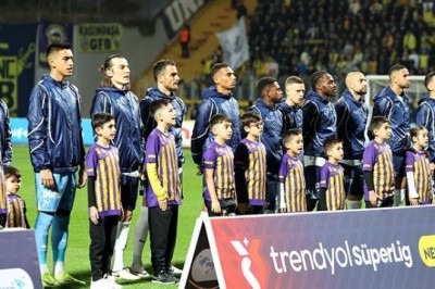 Nihat Kahveci'den Fenerbahçeli yıldızla ilgili olay iddia