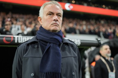 Fenerbahçe taraftarı 'Gitsin' diyor! Ali Koç ise Jose Mourinho'ya tam yetki veriyor